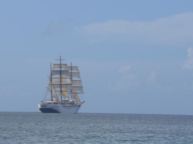 150121-A03 und segelt aus der Bucht